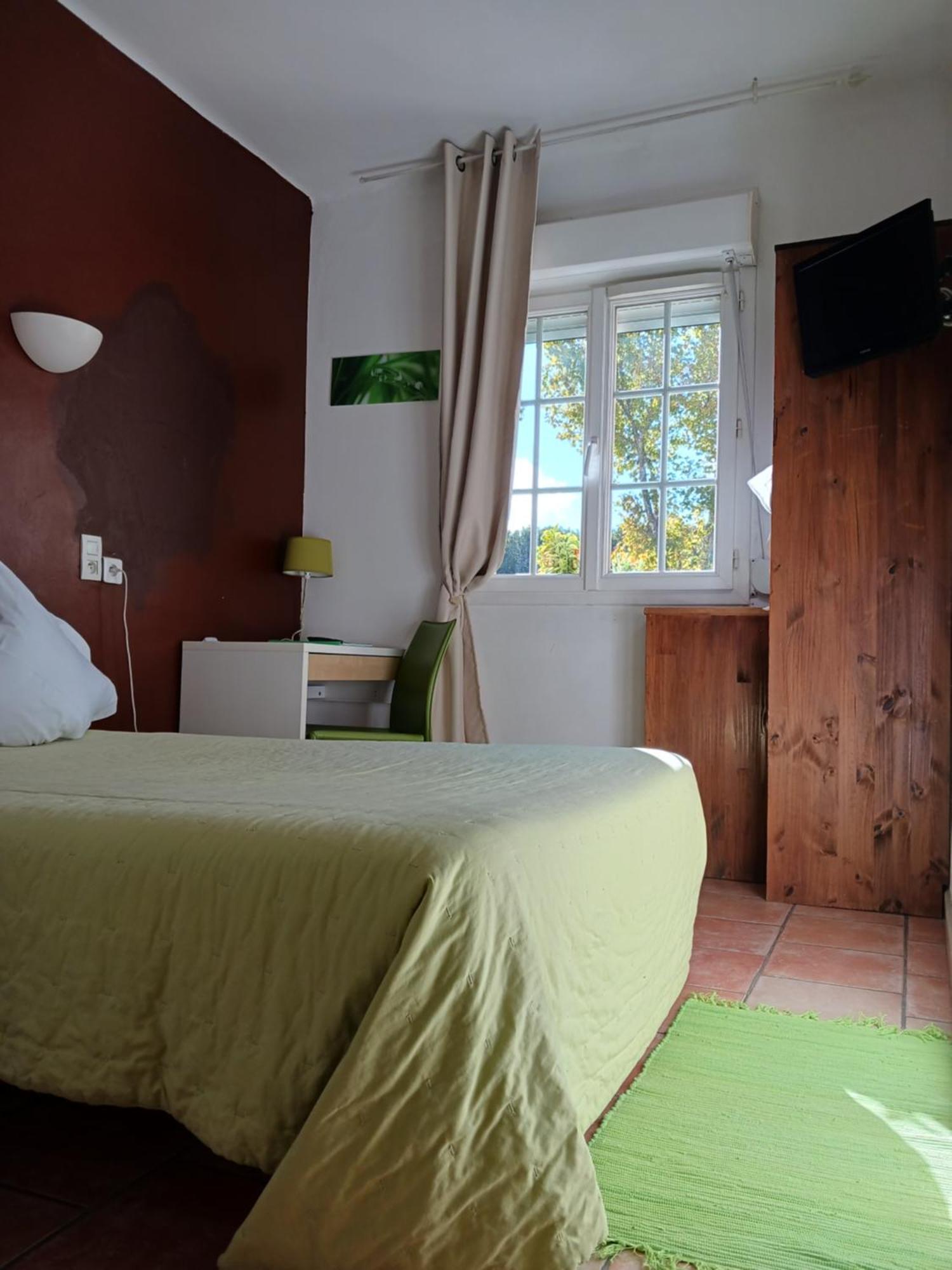 Hotel Du Lac シャトー・アルヌー・サン・トーバン エクステリア 写真